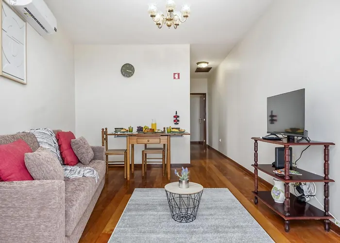 Apartment Horizon Glow Ii By Zest & Guest