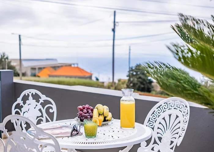 Apartment Horizon Glow Ii By Zest & Guest *