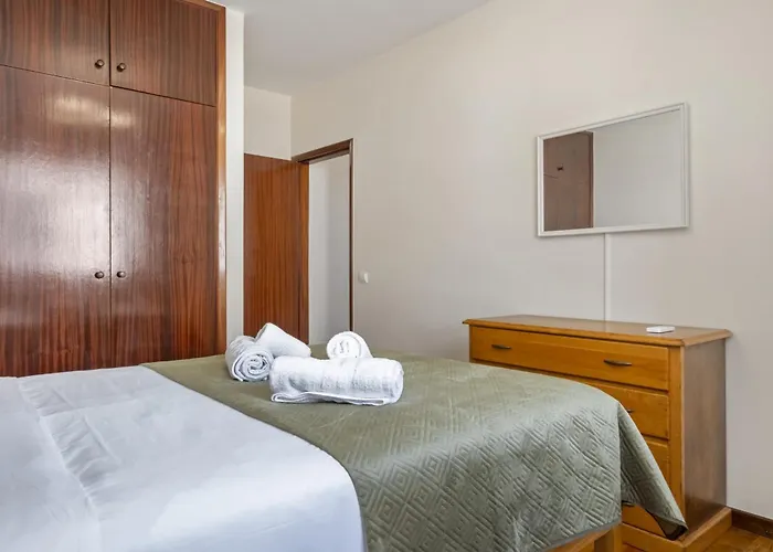 Apartment Horizon Glow Ii By Zest & Guest