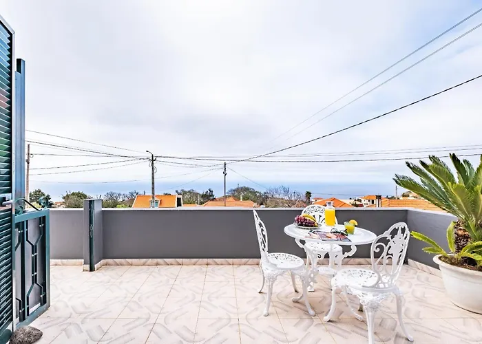 Apartment Horizon Glow Ii By Zest & Guest *